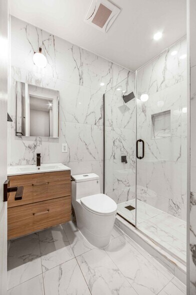 Building Photo - 355 E 50th St