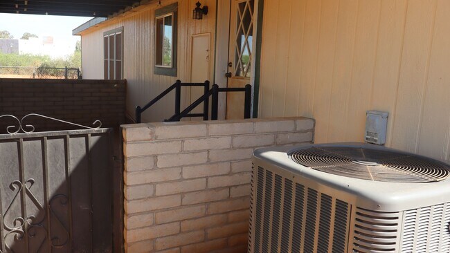 Building Photo - 6206 S Ranch Rd