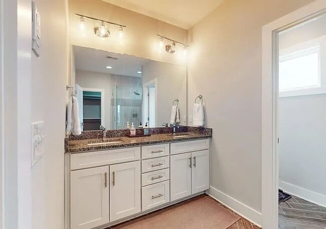 Building Photo - Fully Furnished House on the River! 10 minutes to Downtown