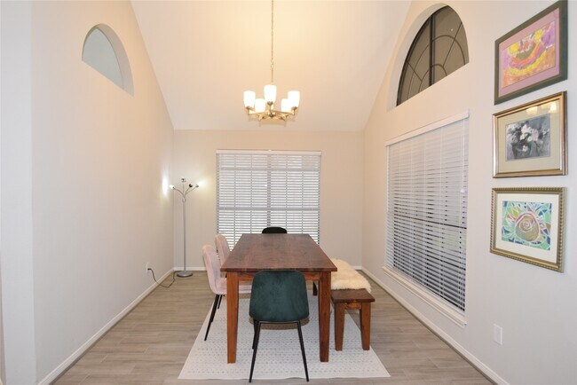 Building Photo - 22922 Glenover Dr