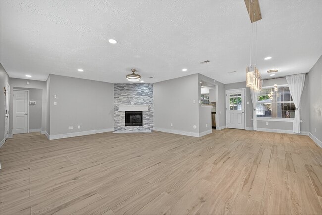 Building Photo - 8203 Huntermoor Cir