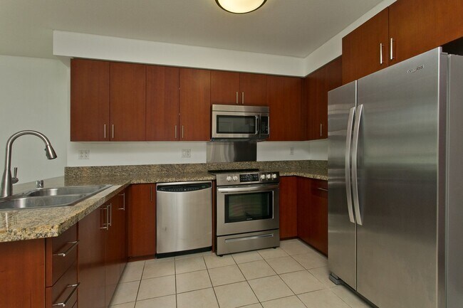 Building Photo - 909 Kapiolani Blvd