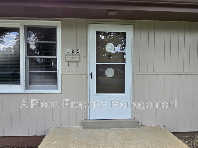 Building Photo - 125 Florisota Dr