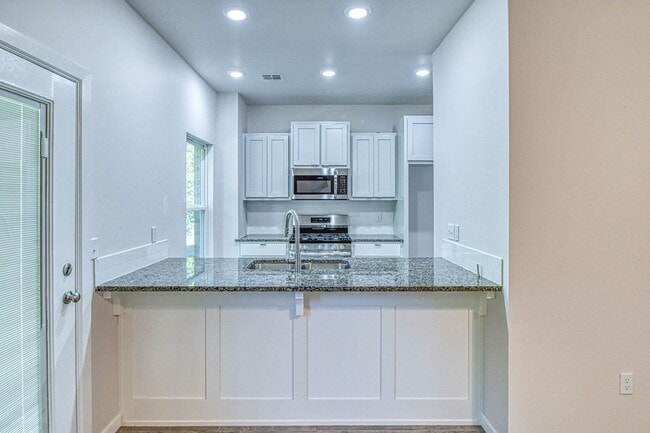 Building Photo - Brand New Construction!  Lawn care included!