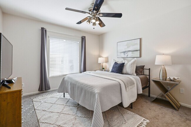Building Photo - Point Loma, "The Bay" 2 bed 2 Bath Townhome now available! Amazing amenities, don't miss out