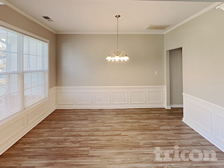 Building Photo - 1324 Pondhaven Dr