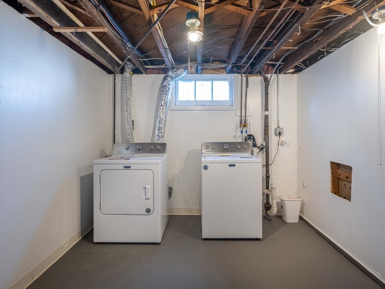 Building Photo - 1229 7th Ave SE