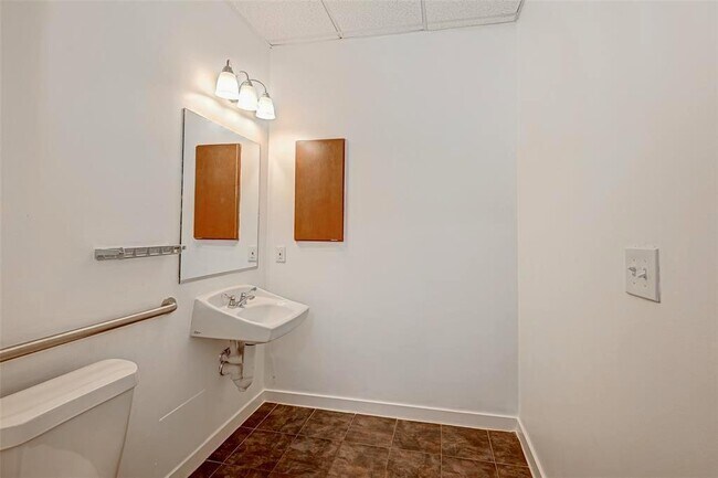 Building Photo - 9788 Clarewood Dr