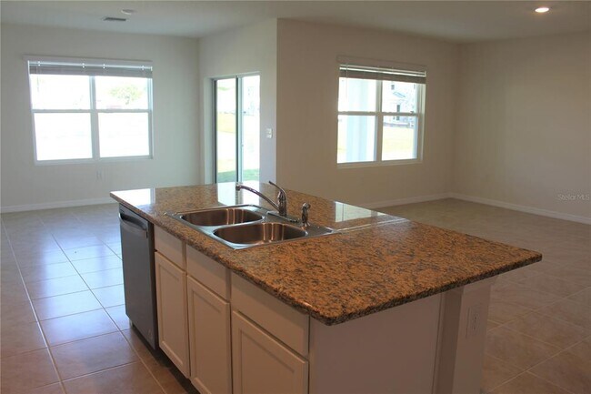 Building Photo - 2726 Greenleaf Ter