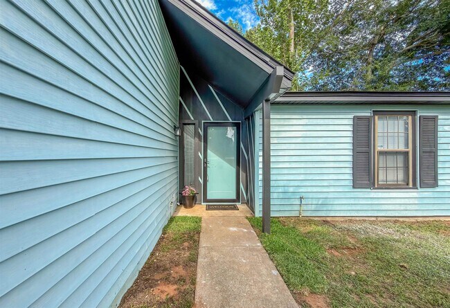 Building Photo - 2059 Little River Ln