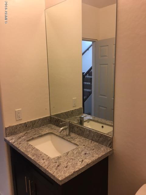 Building Photo - 1502 E Dunlap Ave