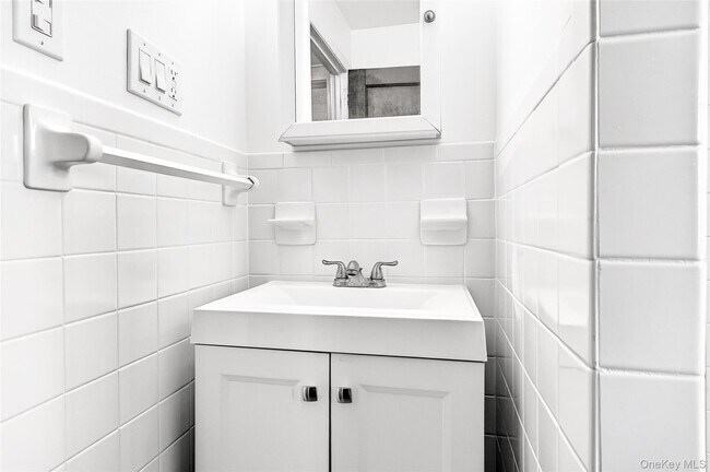 Building Photo - 5 Seymour Pl