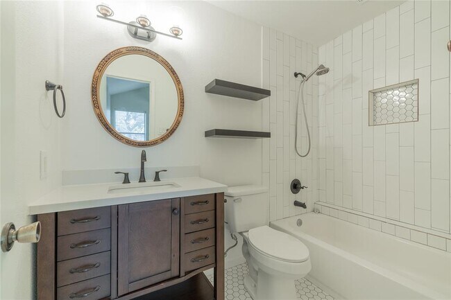 Primary Photo - 1411 Gracy Farms Ln