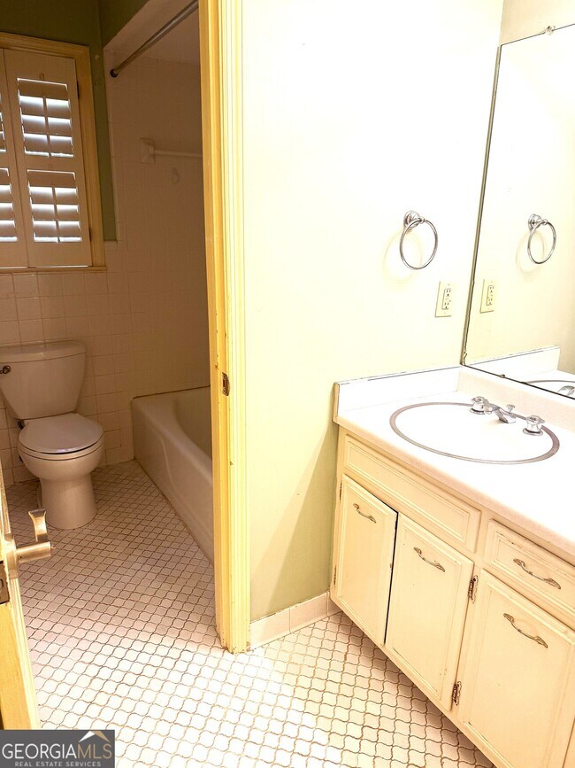 Building Photo - 535 Pierce Ave