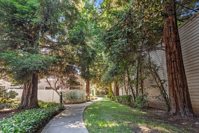 Building Photo - 6125 Lambeck Ln