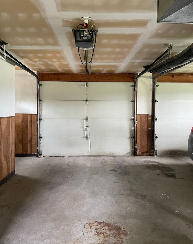 Building Photo - Spacious 2-Bed 1-Bath House