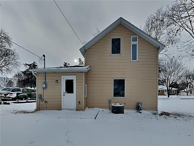 Building Photo - 123 4th Ave E