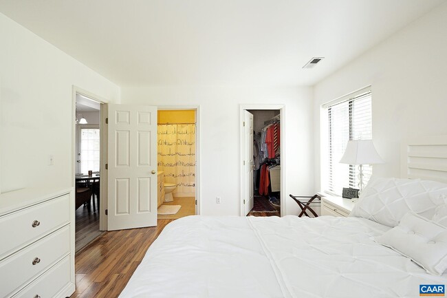 Building Photo - 11 Waterwheel Ct