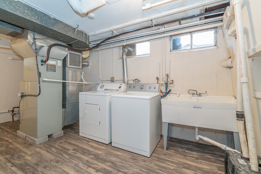 Building Photo - 1700 Bonita Ave