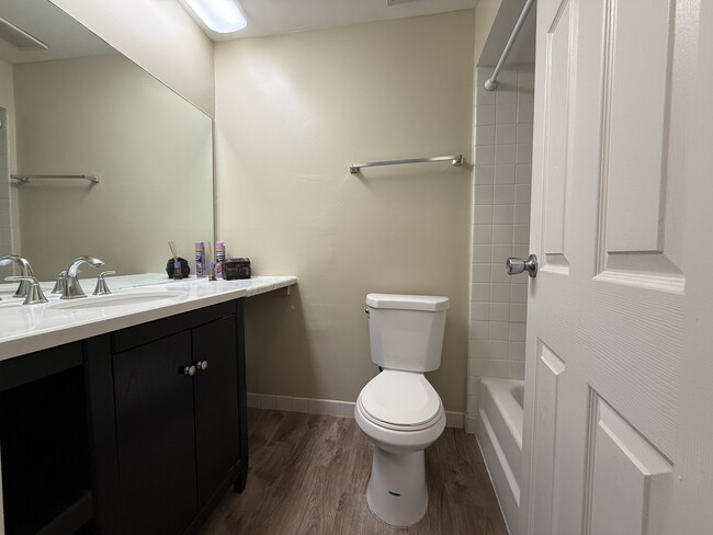 Building Photo - 3108 Roberts Dr