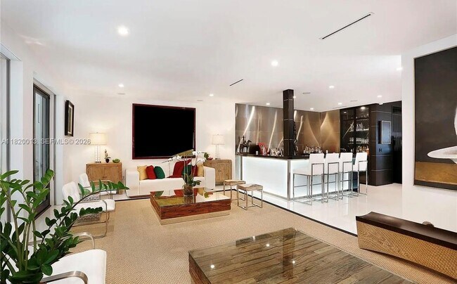 Building Photo - 6611 Leonardo St