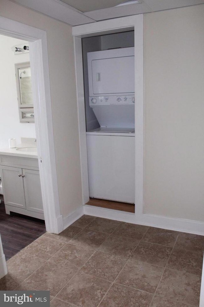 Building Photo - 2120 Lafayette Blvd