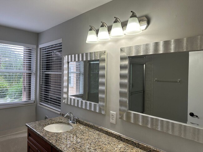 Building Photo - Single Family house in Silver Lakes - Pemb...