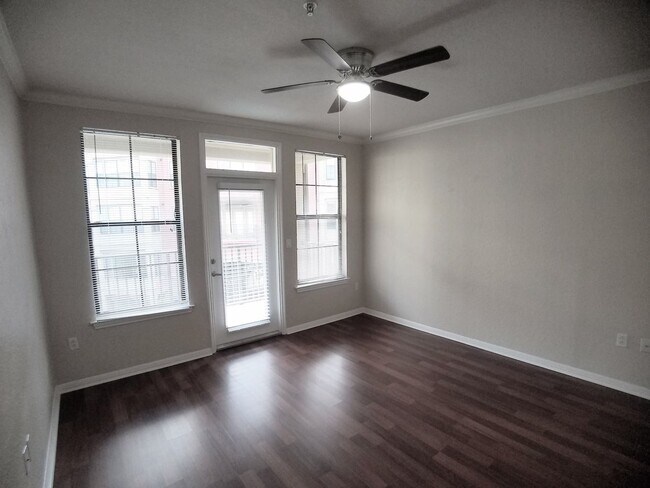 Building Photo - Beautiful 1/1 Pool View Condo x Rent @ Upt...
