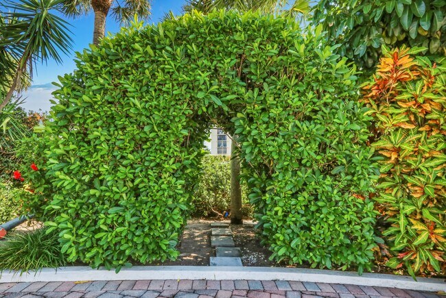 Building Photo - 225 Beach Rd