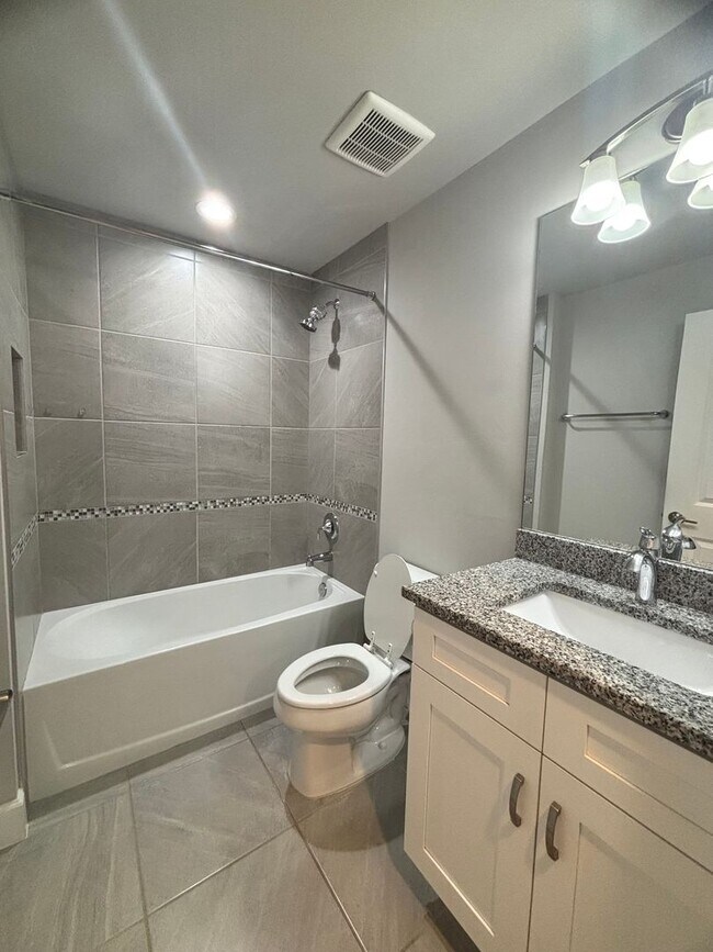 Building Photo - Modern 3 Bed, 2 Bath Home with Stylish Upg...