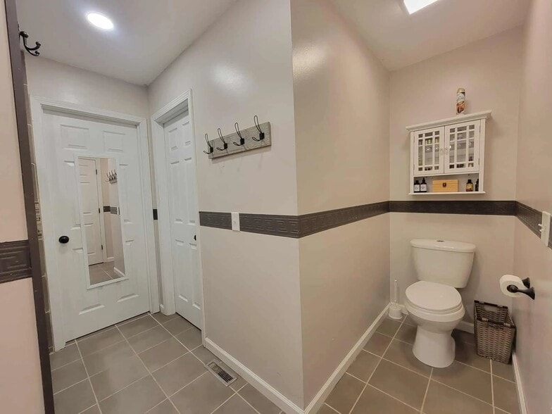 Building Photo - 1764 Bouton Dr