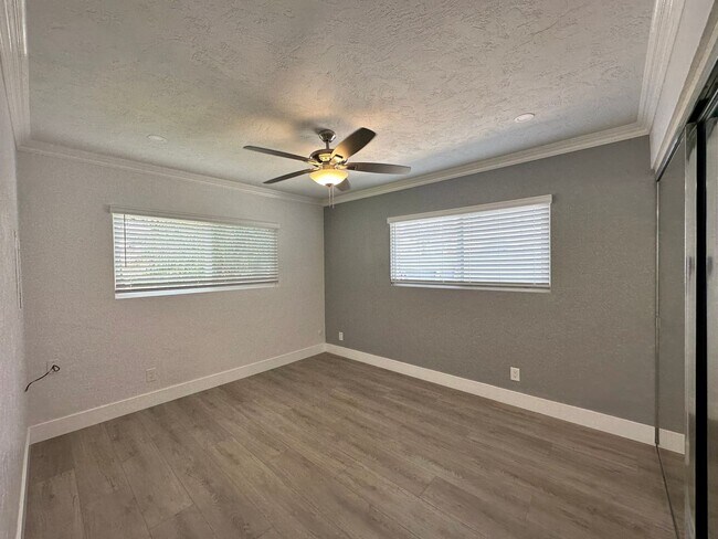 Building Photo - 4875-4885 Normandie Place