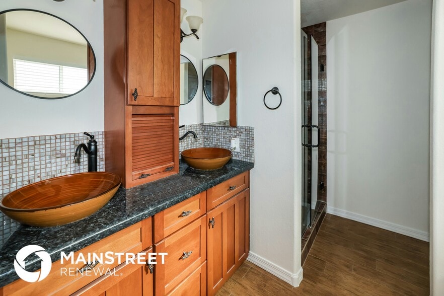 Building Photo - 5608 N 74th Dr