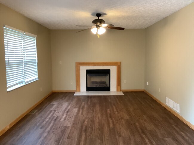 Building Photo - 8889 Sedona Court