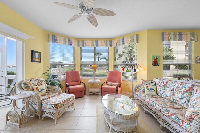 Building Photo - Beautiful Fully Furnished 3/2 Bouchelle Is...