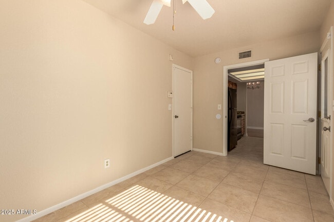 Building Photo - 3329 E Siesta Ln