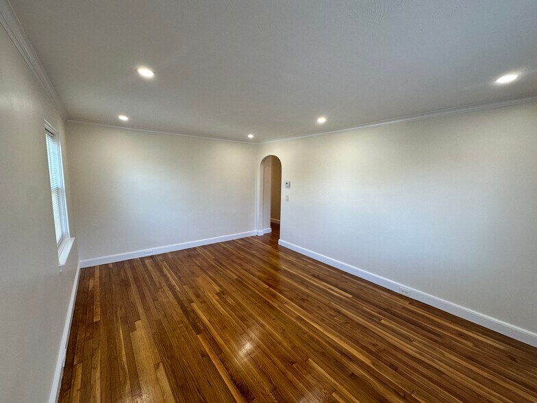 Building Photo - 186 Summit Ave