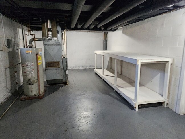 Building Photo - Spacious 2 Bedroom Ranch Home