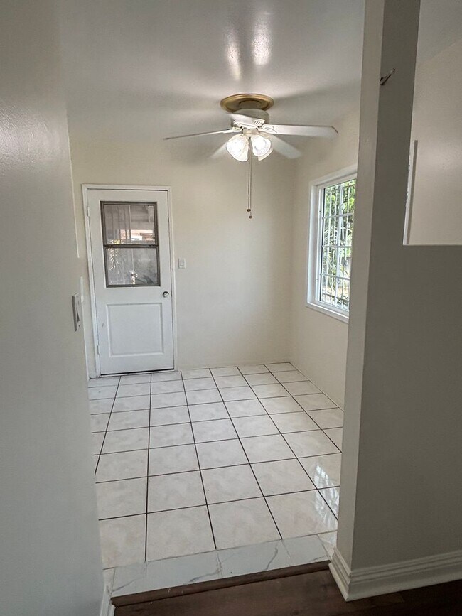 Building Photo - Spacious 3 bedroom available now!