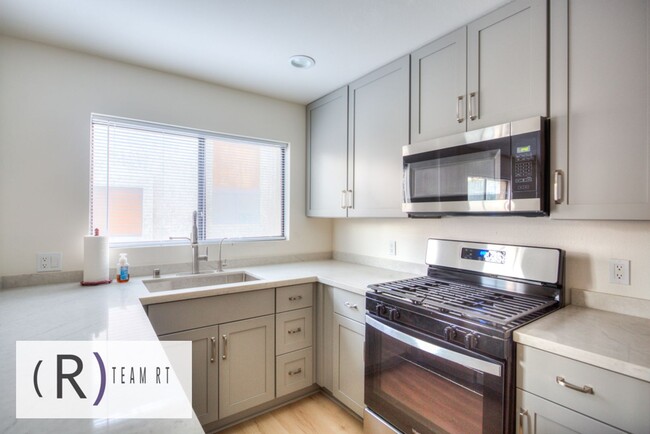 Building Photo - A Newly Renovated Contemporary Condo in Gl...