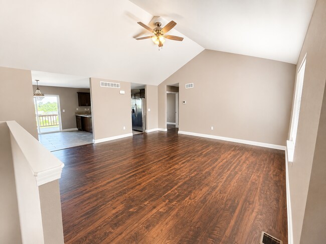 Building Photo - 187 Ridgeview Dr