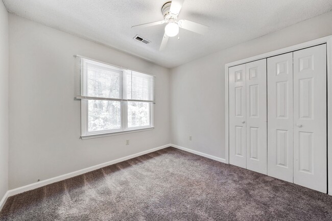 Building Photo - Adorable 3 BD/2.5 BA Hillsborough Home!