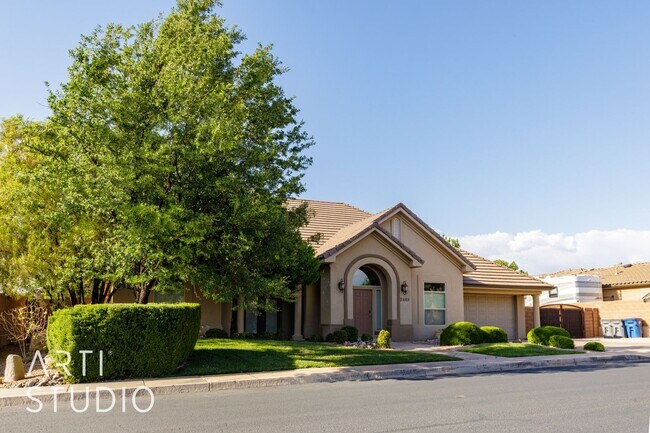 Building Photo - 4 Bedroom. 2/5 Bathroom Home in Meadow Val...