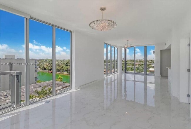 Building Photo - 9940 W Bay Harbor Dr