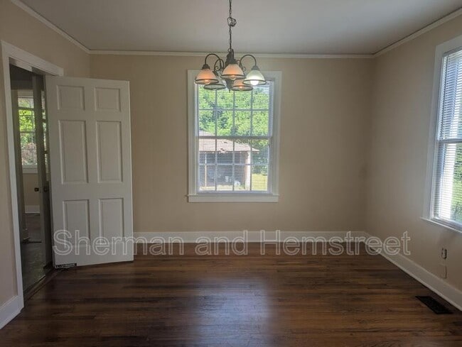 Building Photo - 1449 Troupe St