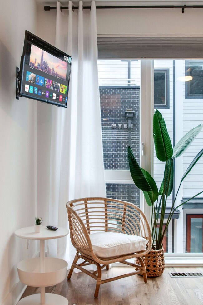 Building Photo - 2807 Delaware Ave