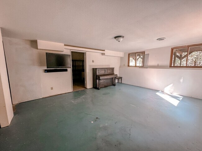 Building Photo - 31835 Owl Rd