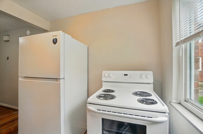 Building Photo - 3919 E Gatewood Ln