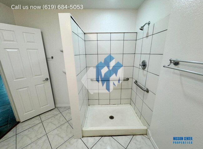 Building Photo - 5256-5260 Groveland Drive