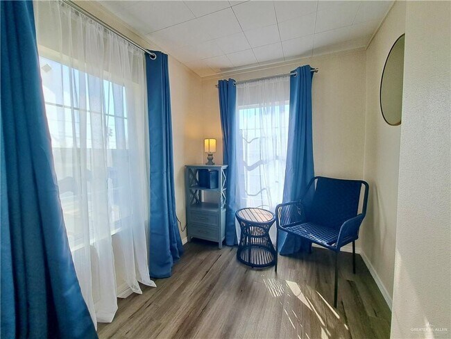 Building Photo - 16 Cedar Ave